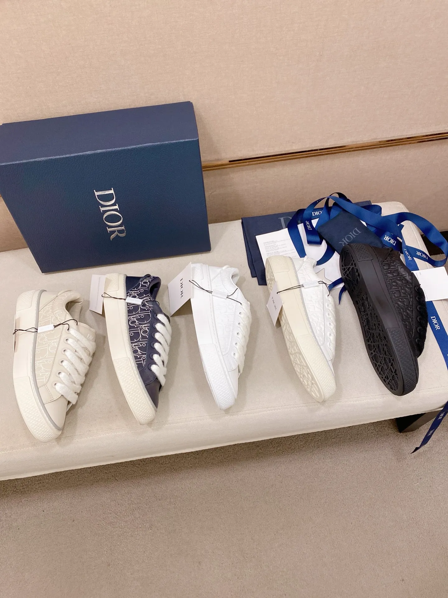 Factory price: 300 Men's shoes 💰[Dior·Dior] Top 🔍Couple style 💏🔍New casual sports style couple shoes, new four-season design, perfect workmanship, lace-up lazy style to create cabinet quality, upper: imported first-layer cowhide, sheepskin lining is soft and comfortable, ultra-light TPU wear-resistant outsole, simple, versatile fashion men's shoes, excellent color code number 35--44